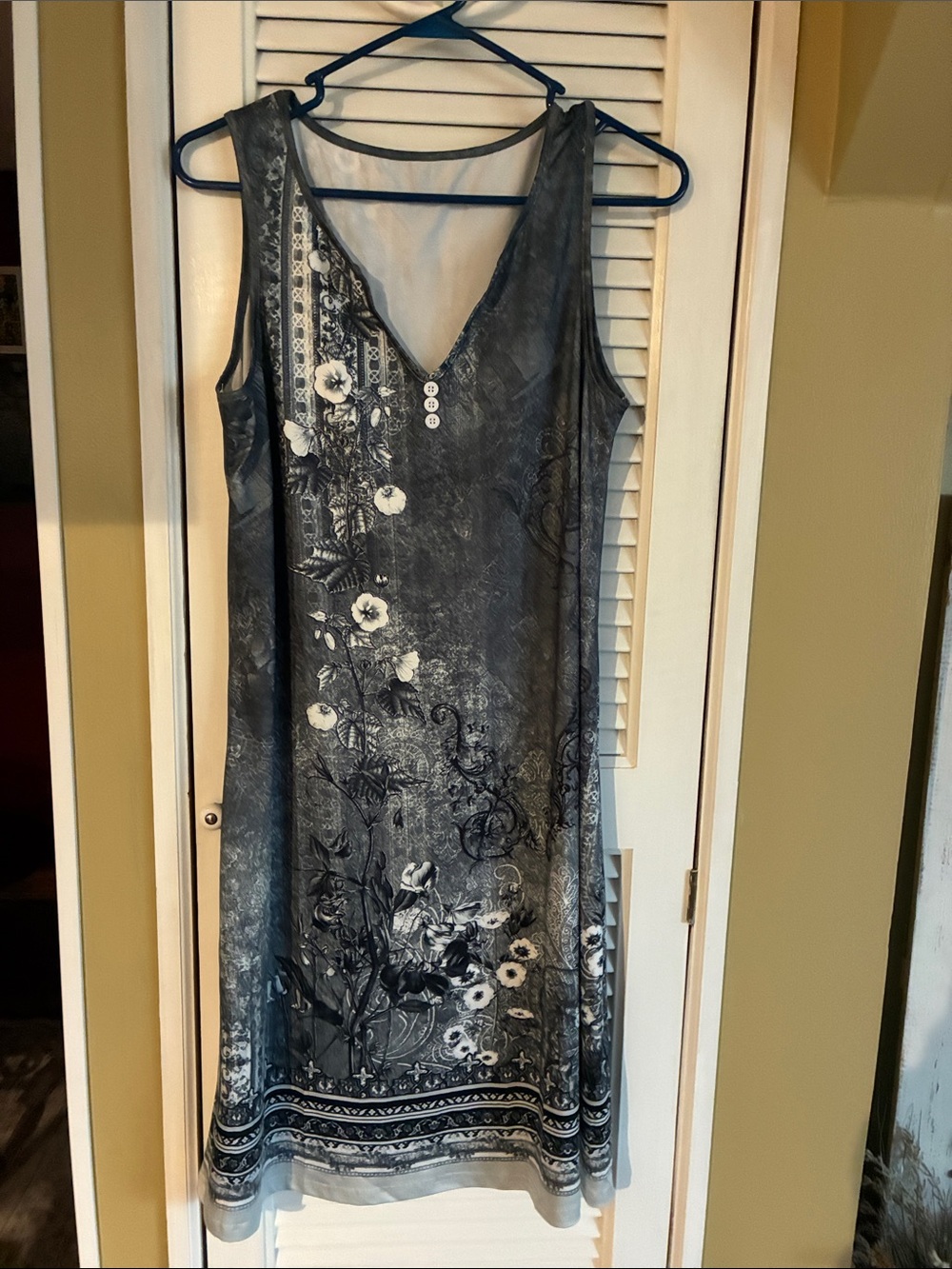 Sleeveless Floral V-Neck Sun Dress in Charcoal Gray